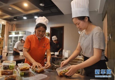 Deaf-Mute Workers Deliver Food in SW China