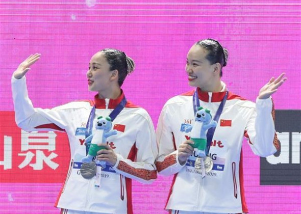 Sun Wenyan/Huang Xuechen Win Silver in Artistic Swimming of 